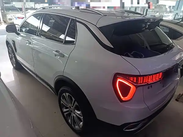 Lynk & Co 01 2019