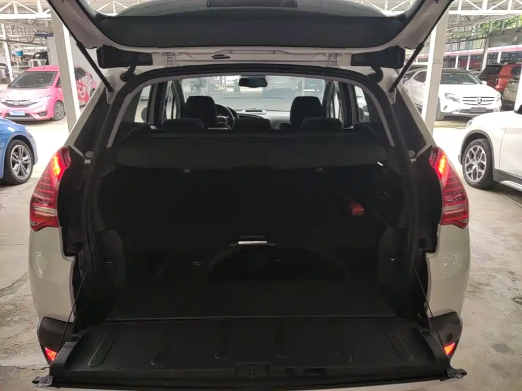 Peugeot 3008 2016 — фото 15