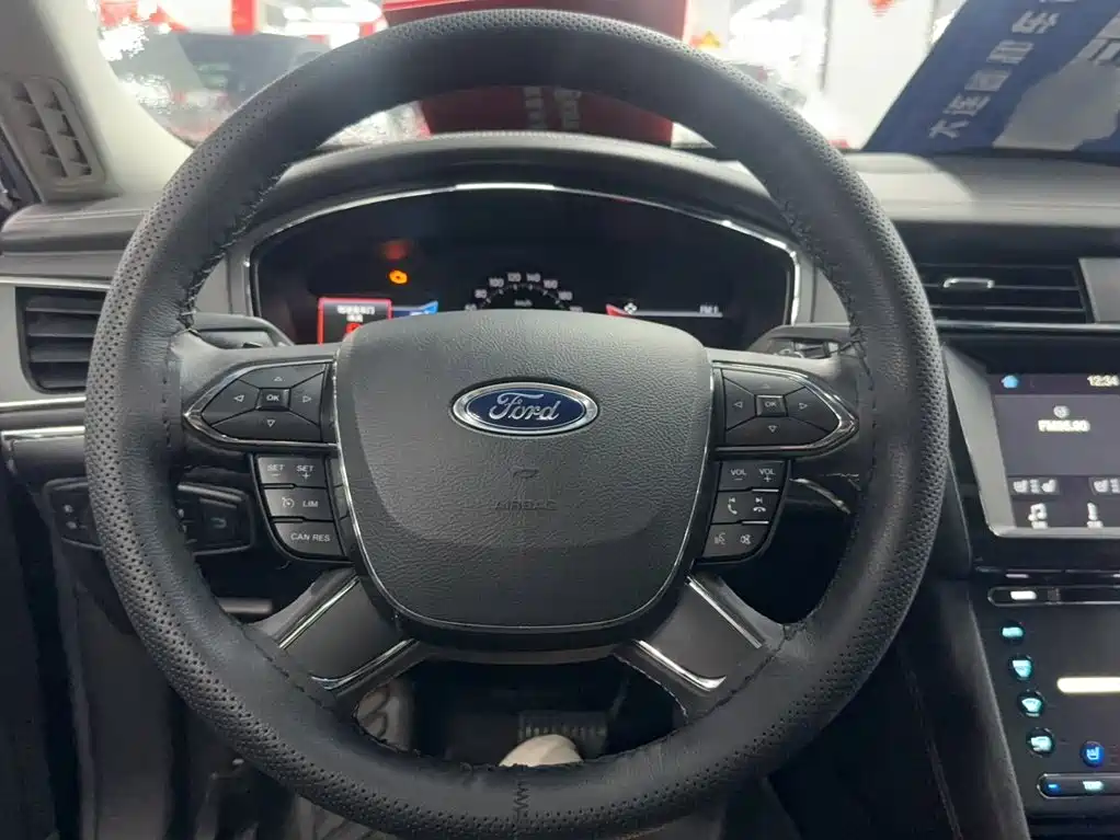 Ford Taurus 2017 — фото 19