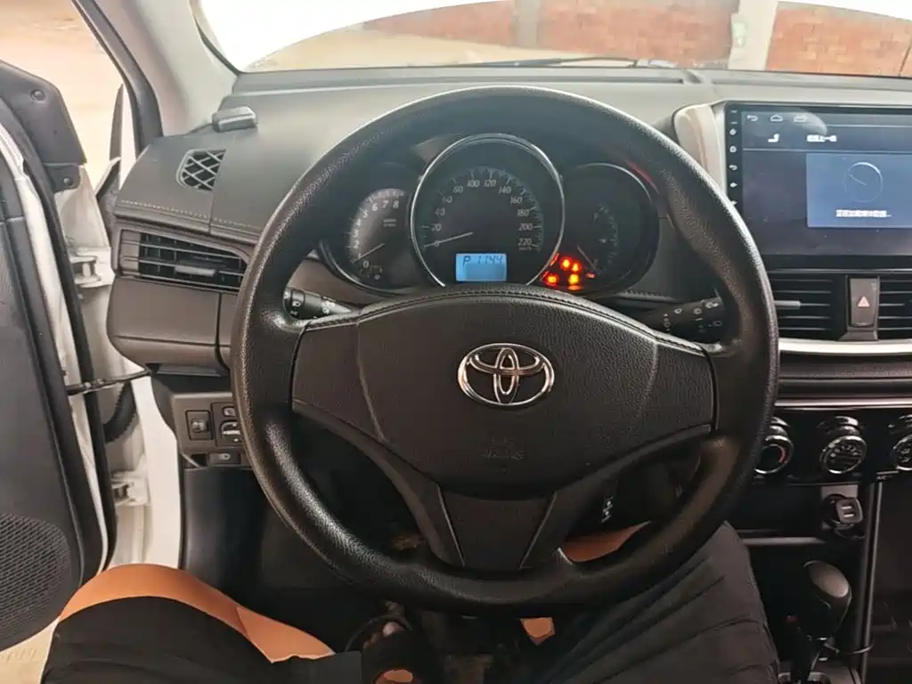Toyota Yaris L 2019 — фото 11