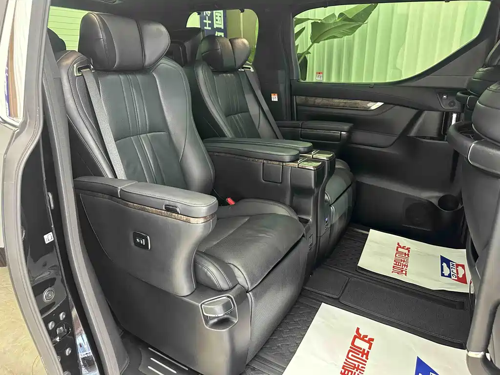 Toyota Vellfire 2023 — фото 13