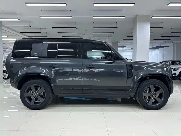 Land Rover Defender 2023