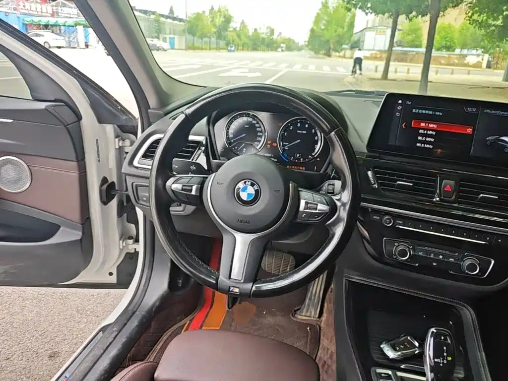 BMW 1 Series 2022 — фото 11