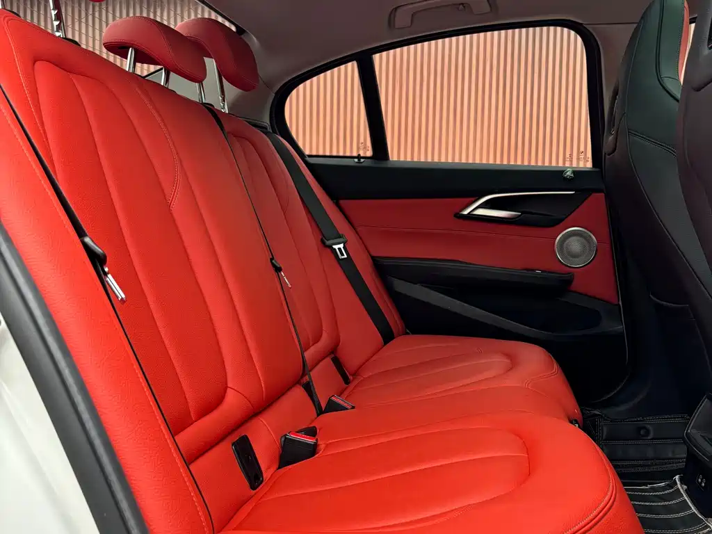 BMW 1 Series 2021 — фото 17