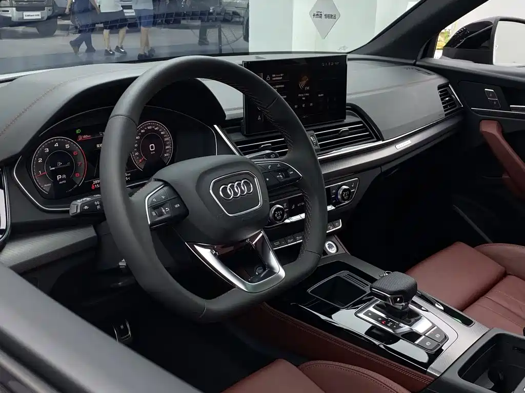 Audi Q5L 2024 — фото 25