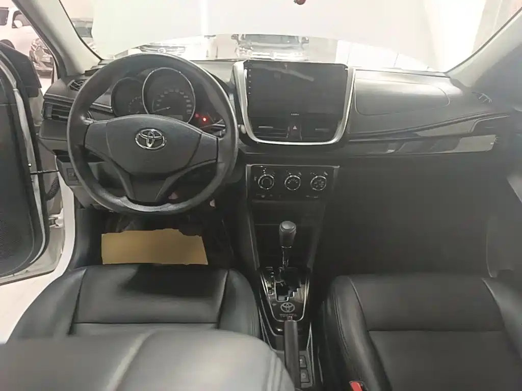 Toyota Yaris L 2021 — фото 10
