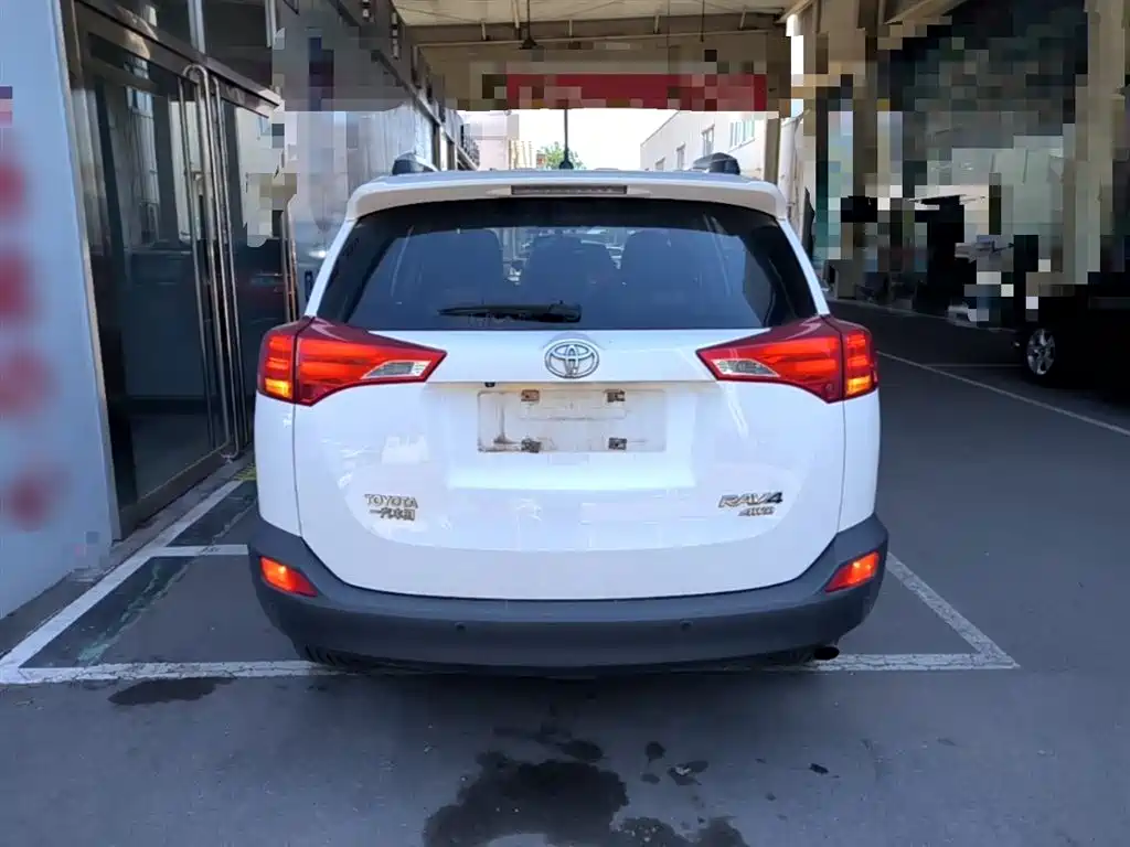 Toyota RAV4 2015 — фото 6