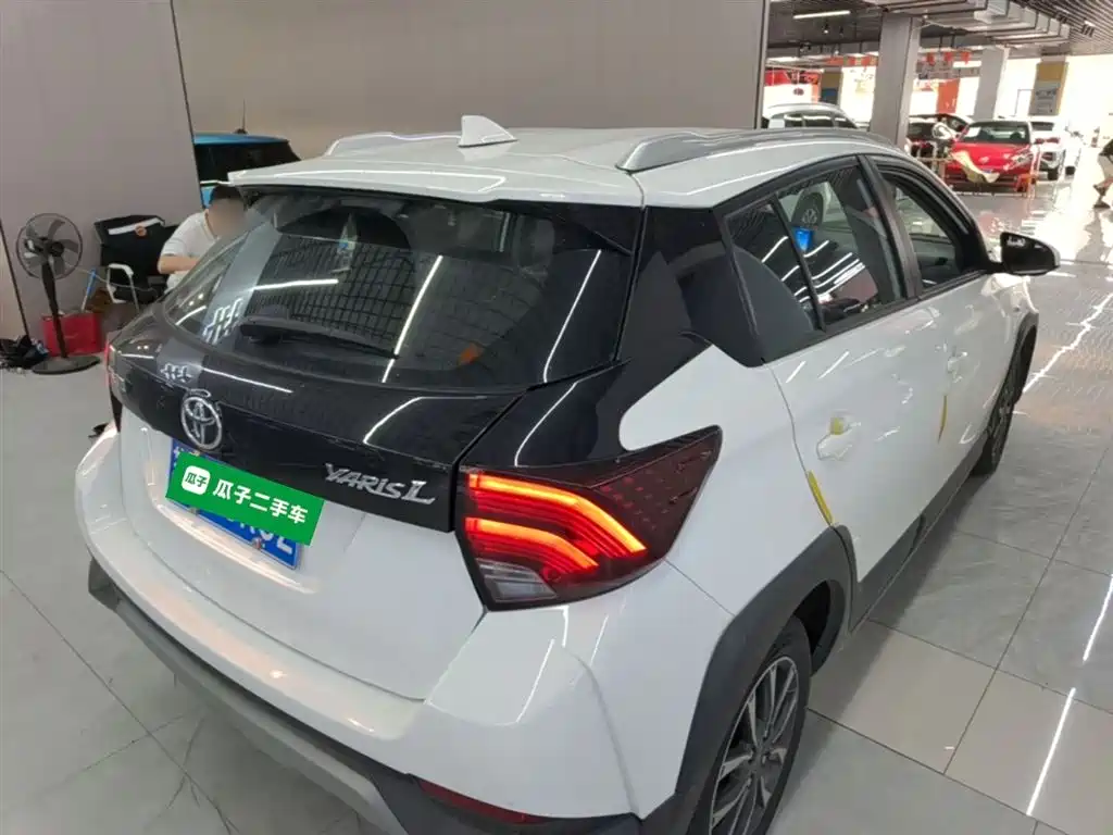 Toyota Yaris L 2023 — фото 7