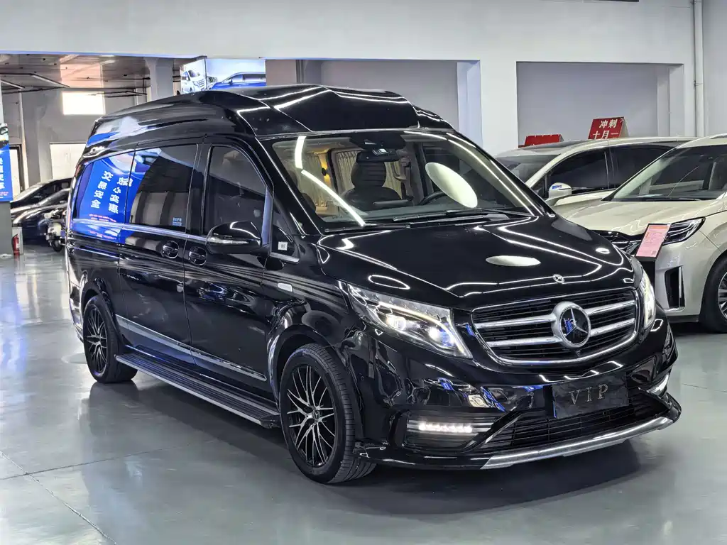 Mercedes-Benz V-Class 2019 — фото 19