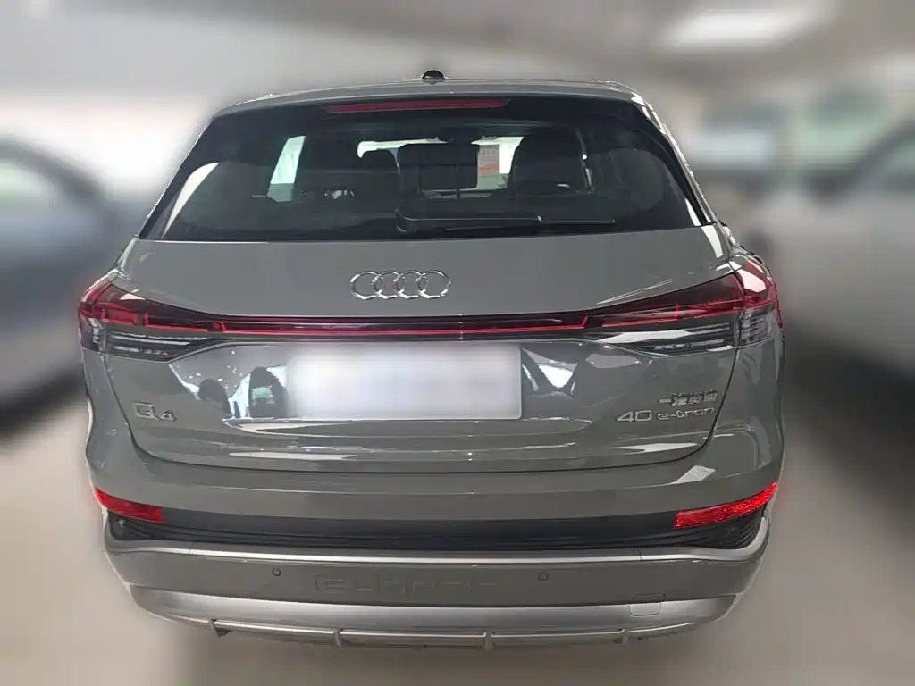 Audi Q4 E-Tron 2023 — фото 10