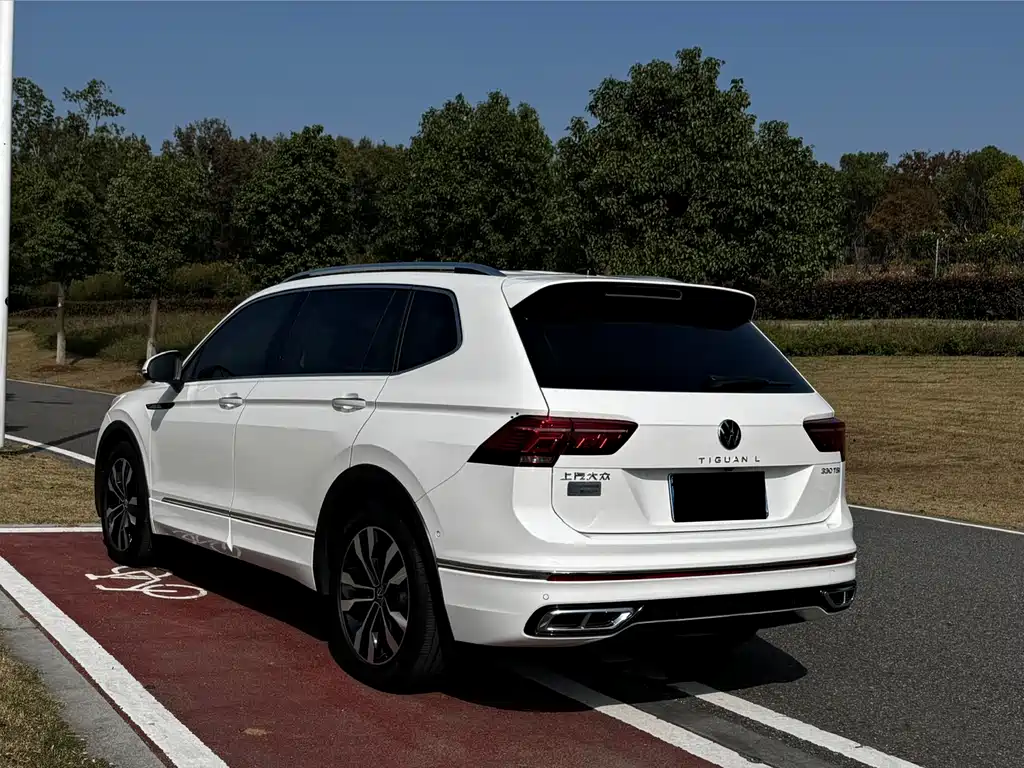 Volkswagen Tiguan L 2023 — фото 4