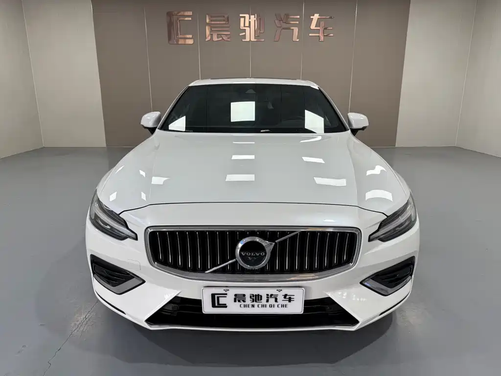 Volvo S60 2021 — фото 2