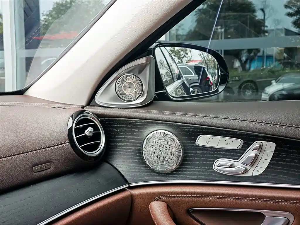 Mercedes-Benz E-Class 2023 — фото 10