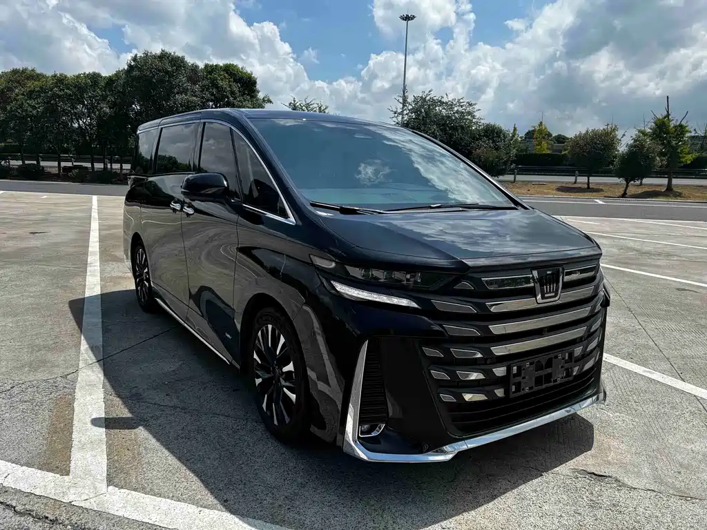 Toyota Vellfire 2024 — фото 1