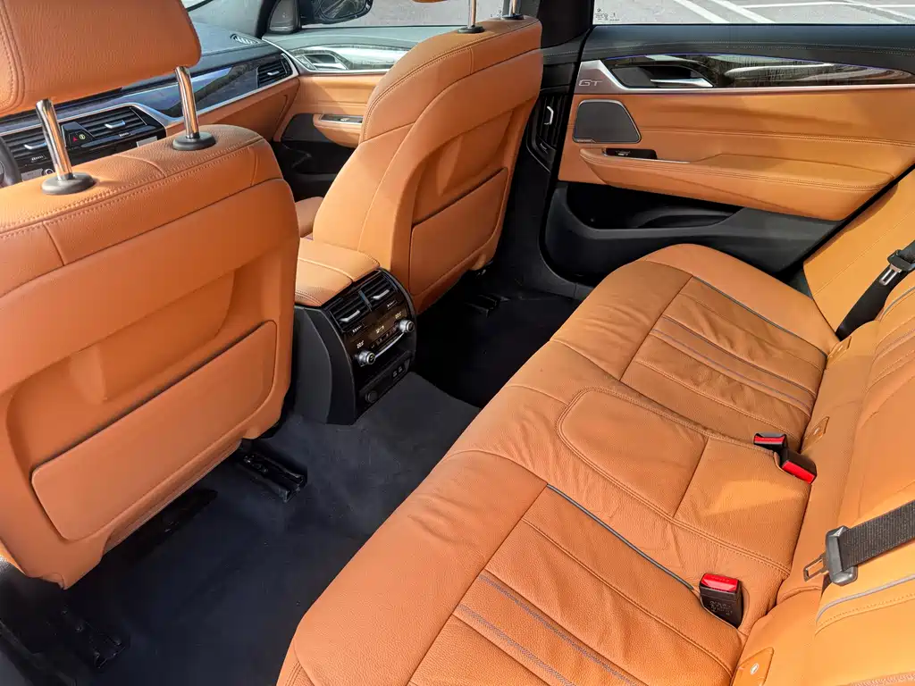 BMW 6 Series GT 2024 — фото 12