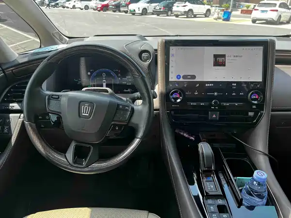Toyota Vellfire 2024