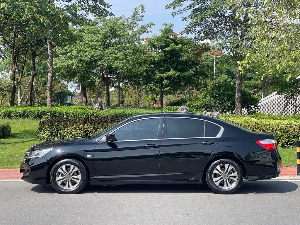 Honda Accord 2014 — фото 21