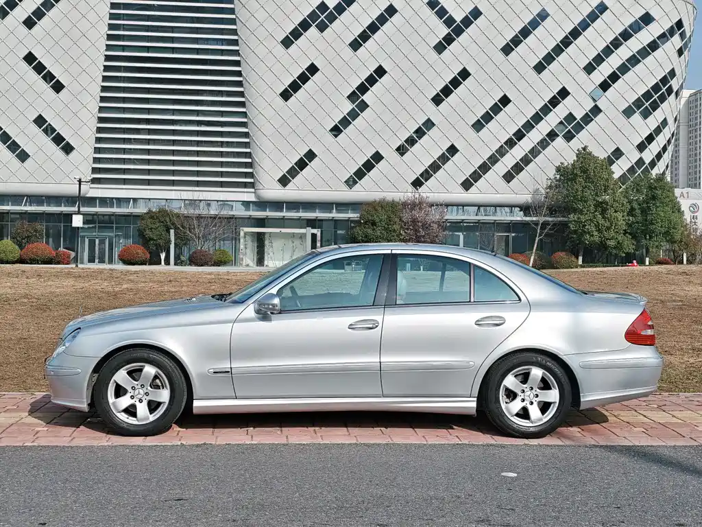 Mercedes-Benz E-Class 2006 — фото 22