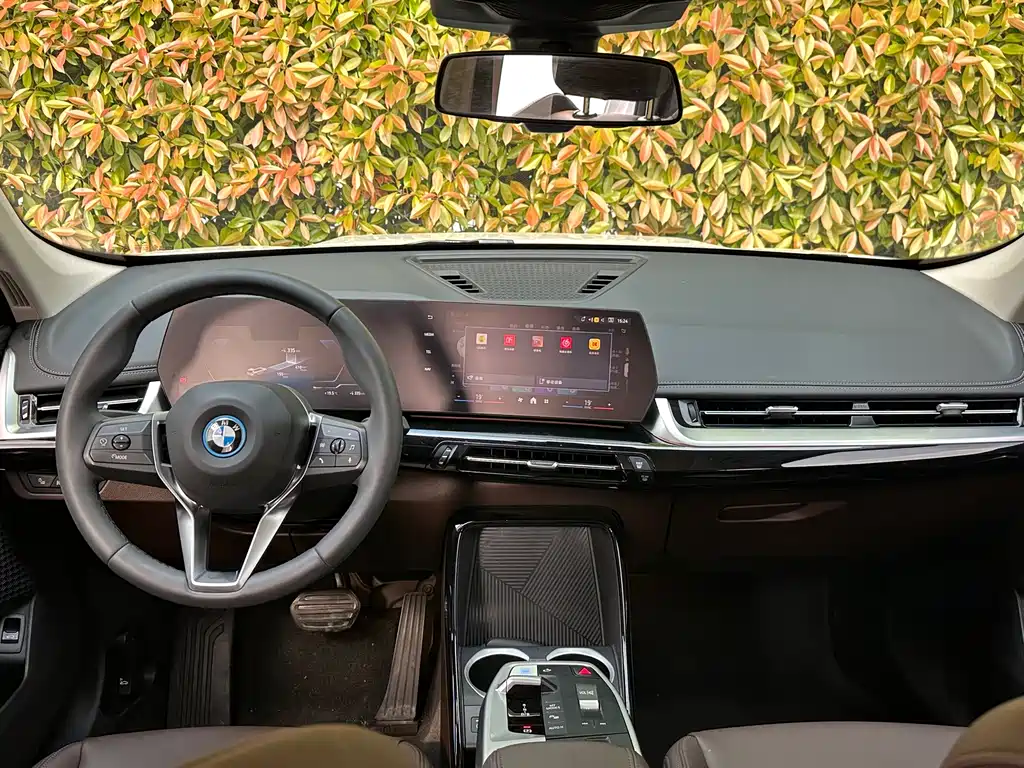 BMW iX1 2024 — фото 15