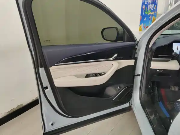 Geely Xingyue L 2022