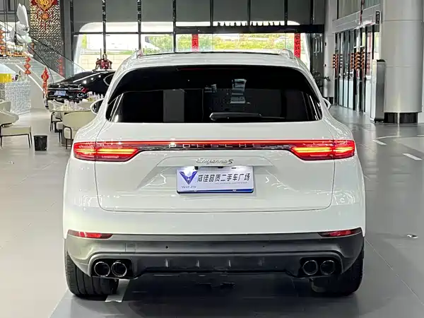 Porsche Cayenne 2021