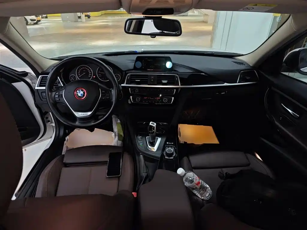 BMW 3 Series 2018 — фото 10
