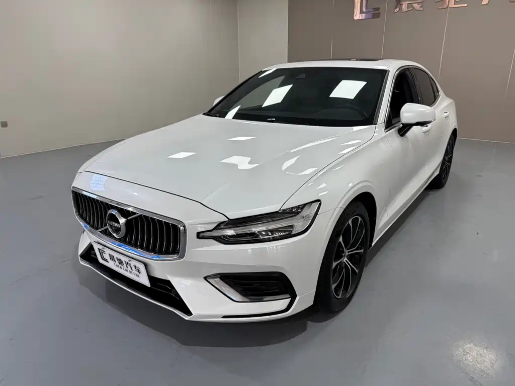 Volvo S60 2021 — фото 1
