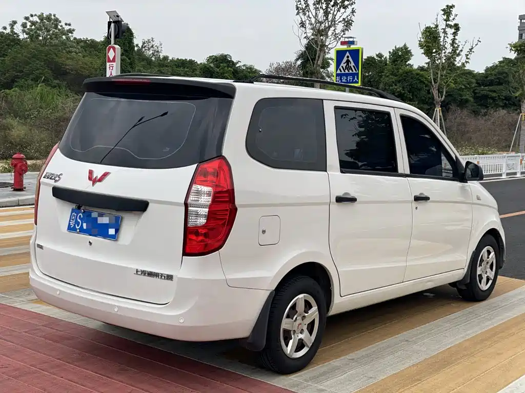 Wuling Hongguang 2018