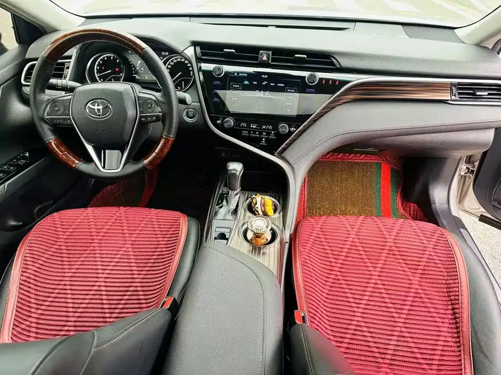 Toyota Camry 2019 — фото 9
