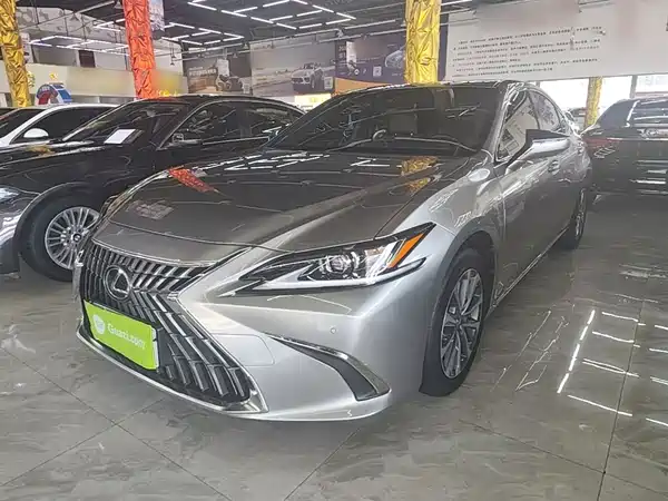 Lexus ES 2022