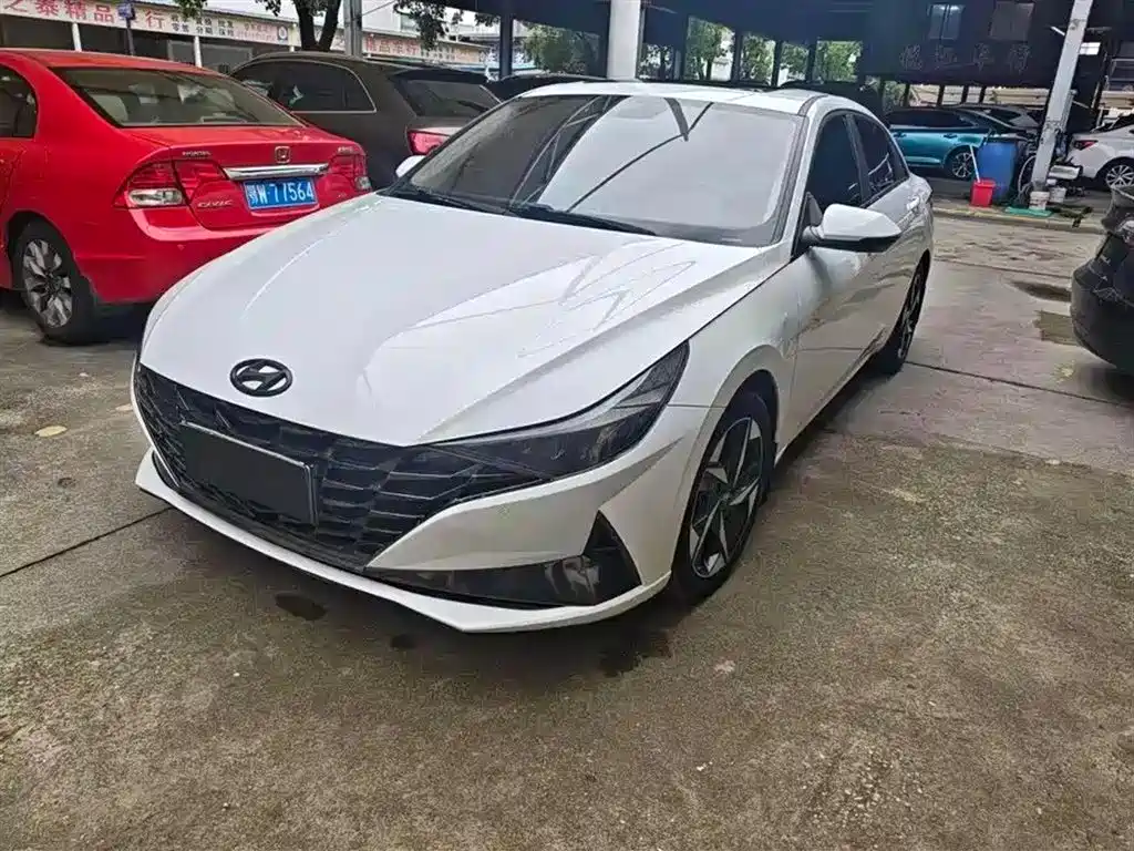 Hyundai Elantra 2021 — фото 1