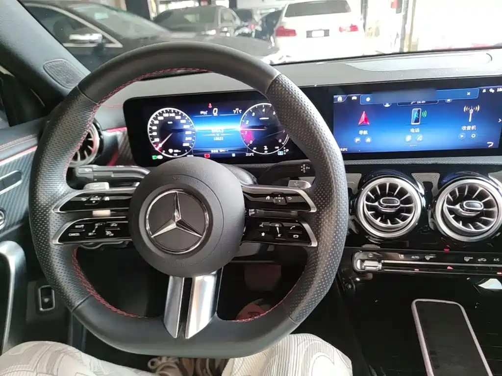 Mercedes-Benz A-Class 2024 — фото 10
