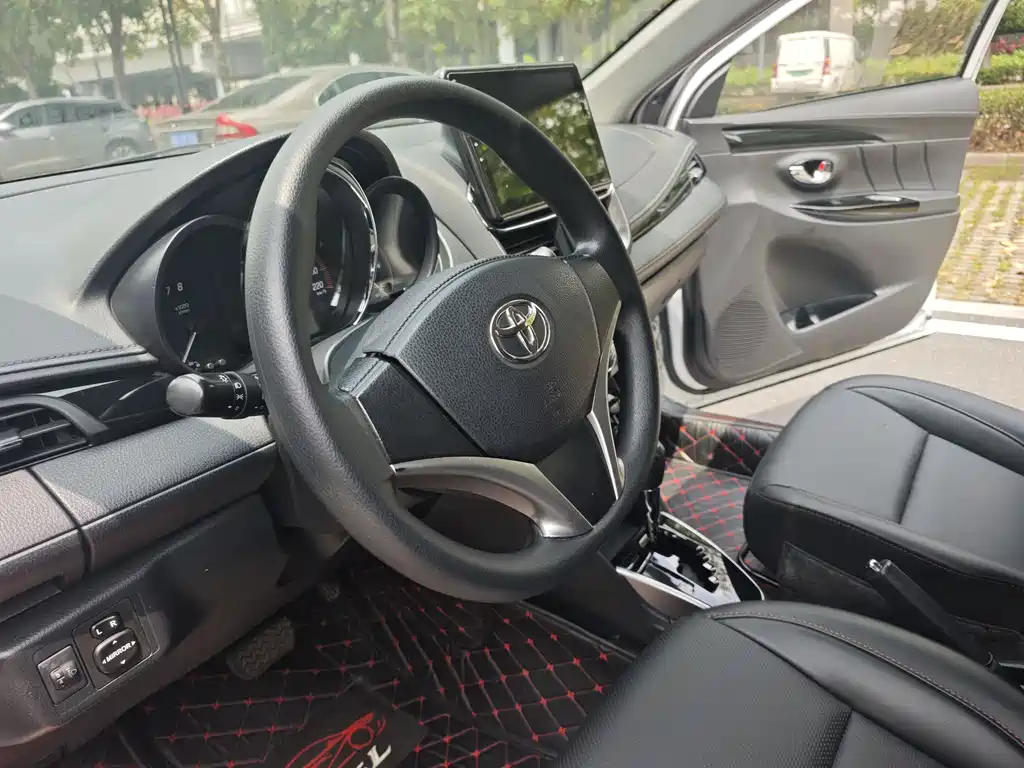Toyota Yaris L 2020 — фото 15
