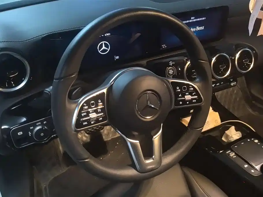 Mercedes-Benz A-Class 2021 — фото 15