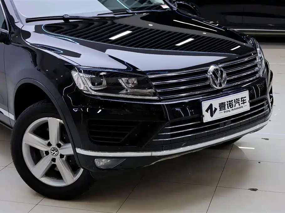 Volkswagen Touareg 2017 — фото 11