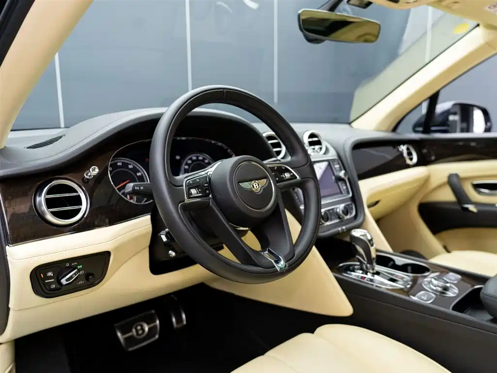 Bentley Bentayga 2020 — фото 13