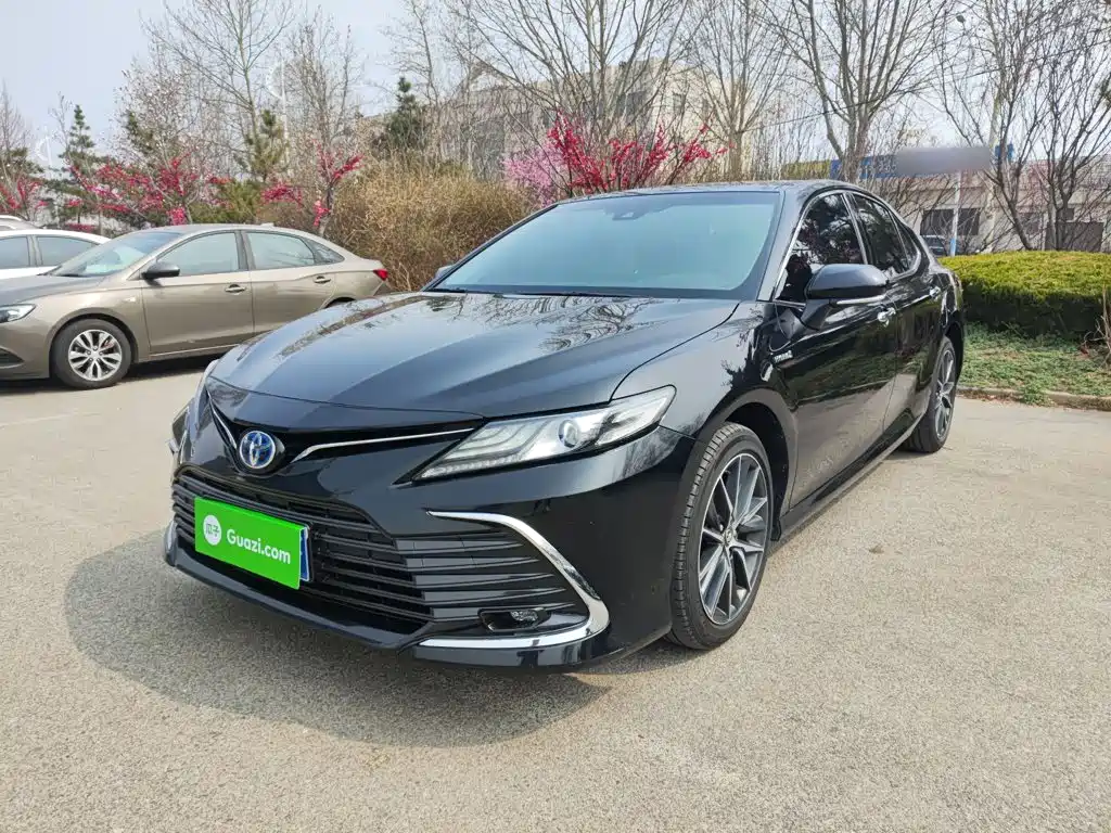Toyota Camry 2023 — фото 2