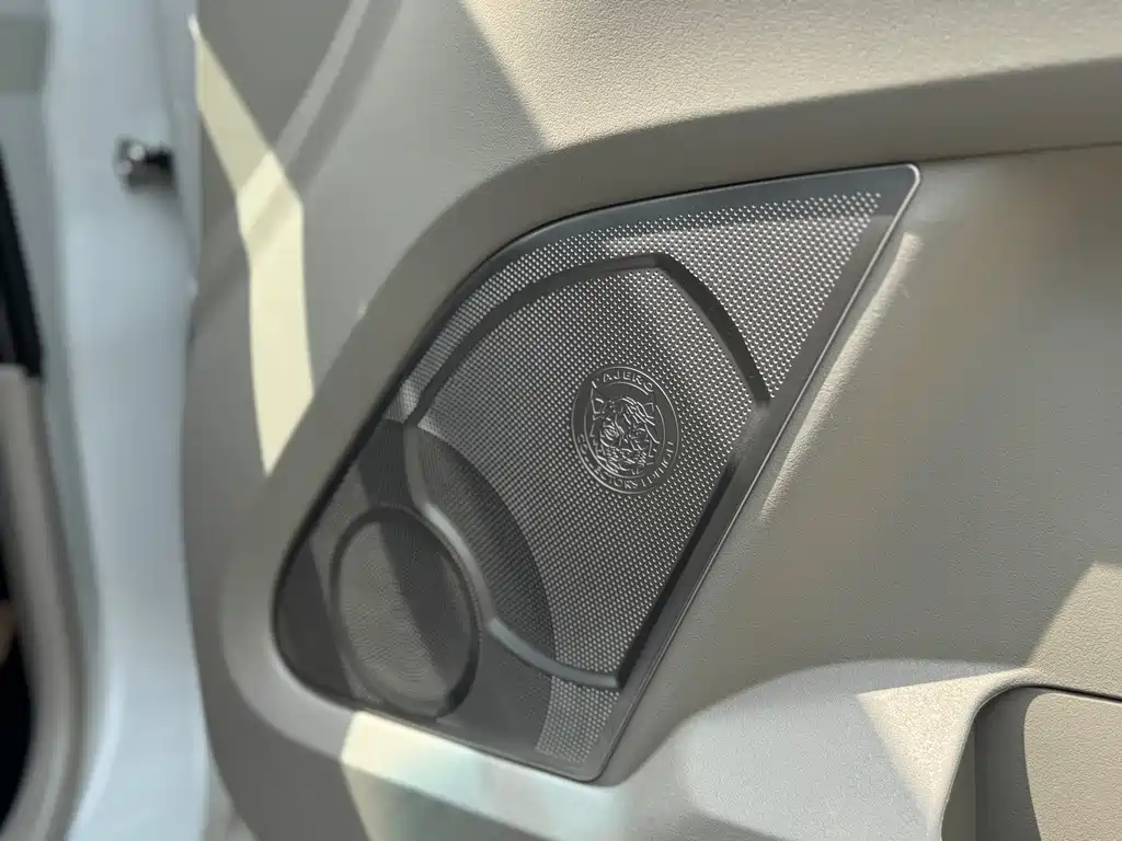 Mitsubishi Pajero 2018 — фото 16