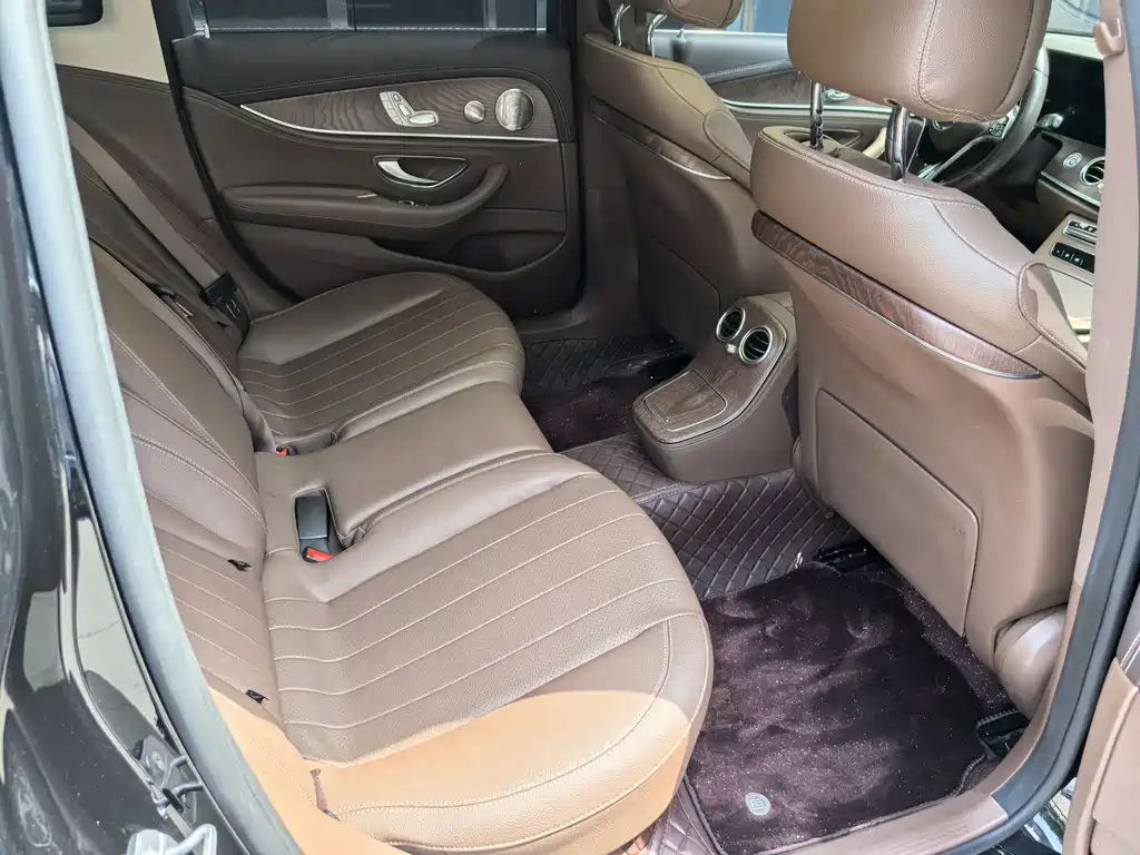 Mercedes-Benz E-Class 2023 — фото 12