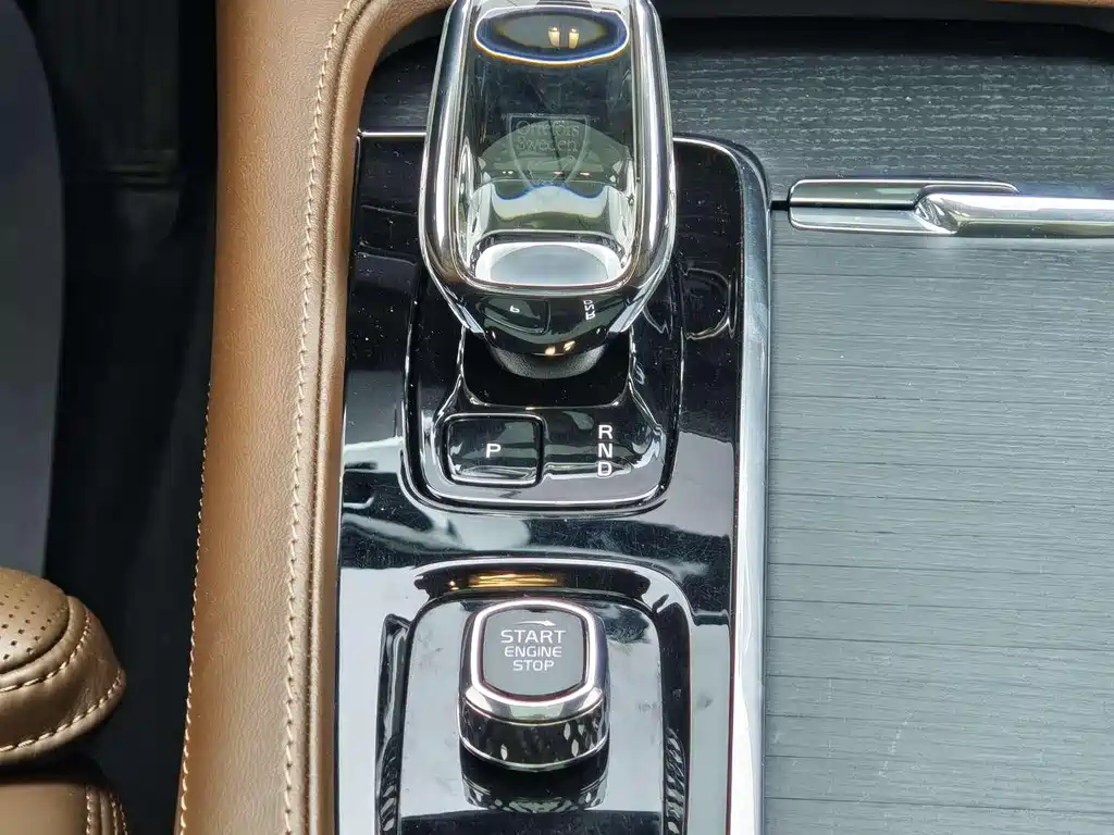Volvo XC90 2023 — фото 13