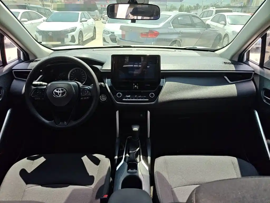 Toyota Corolla Cross 2022 — фото 10