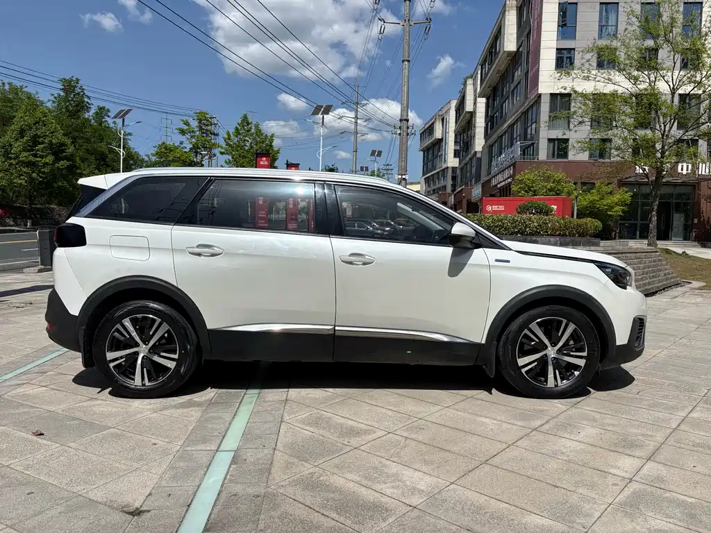 Peugeot 5008 2018 — фото 11