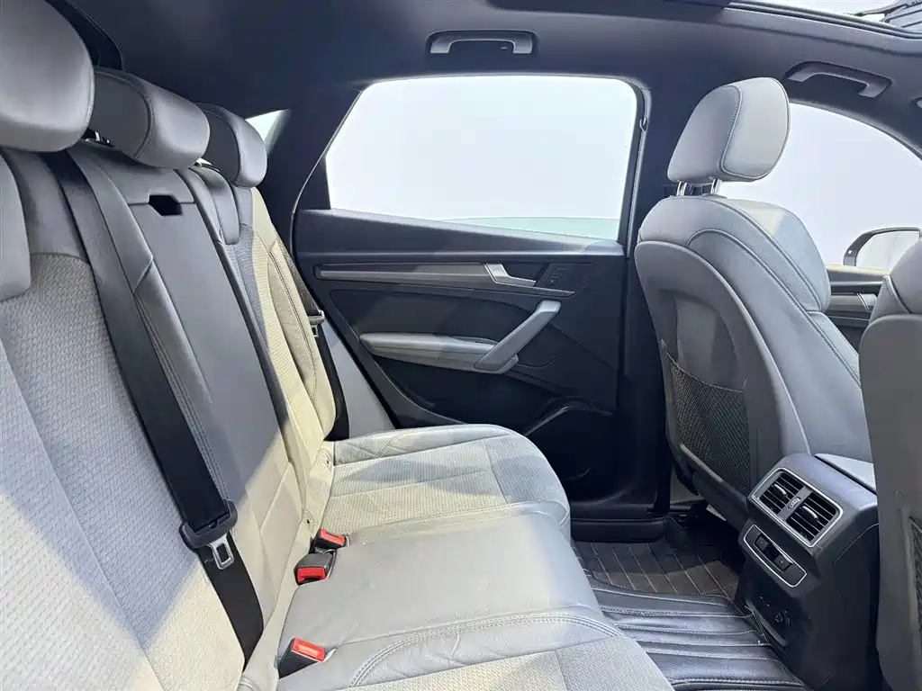 Audi Q5L Sportback 2023 — фото 8