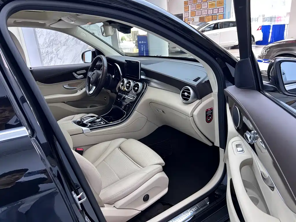 Mercedes-Benz GLC 2018 — фото 10