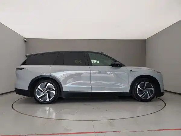 NIO ES8 2024