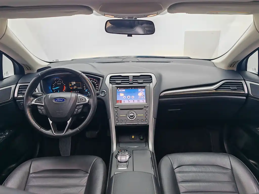 Ford Mondeo 2018 — фото 15