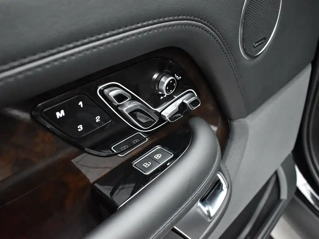 Land Rover Range Rover 2021 — фото 17
