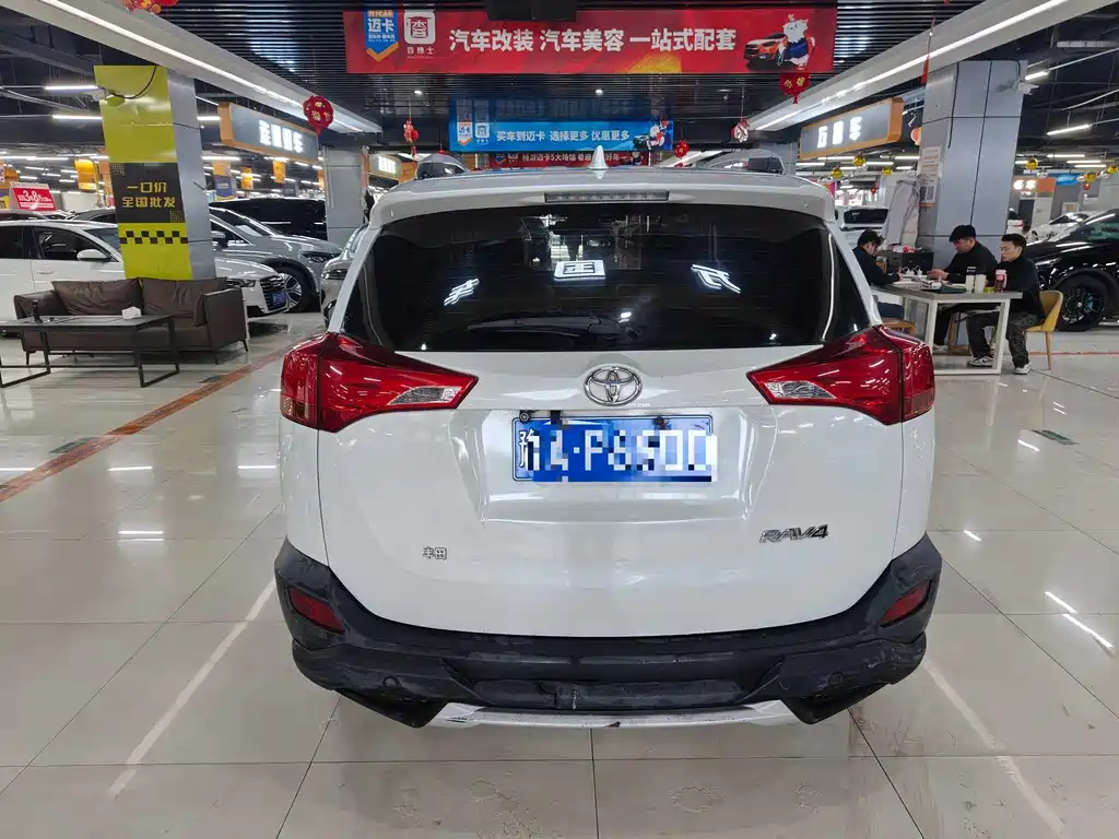 Toyota RAV4 2015 — фото 8