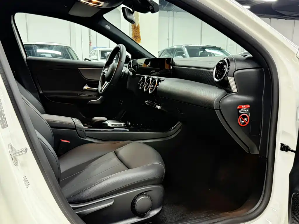 Mercedes-Benz A-Class 2022 — фото 19