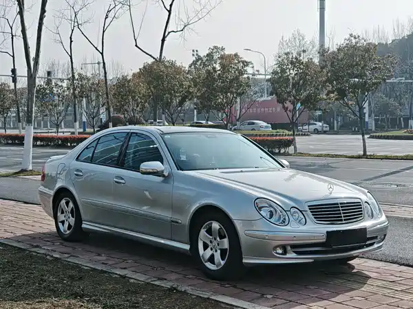 Mercedes-Benz E-Class 2005